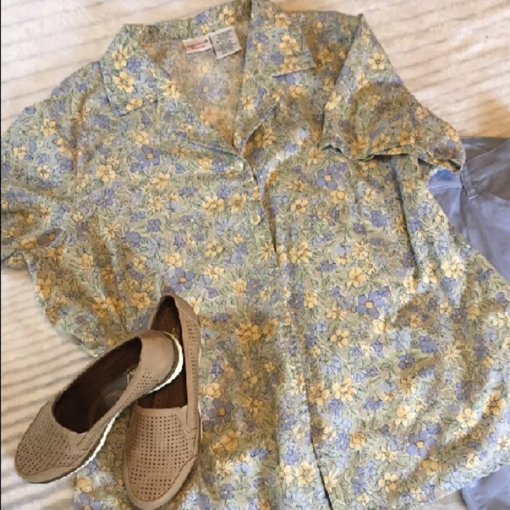 Bobbie Brooks floral top
